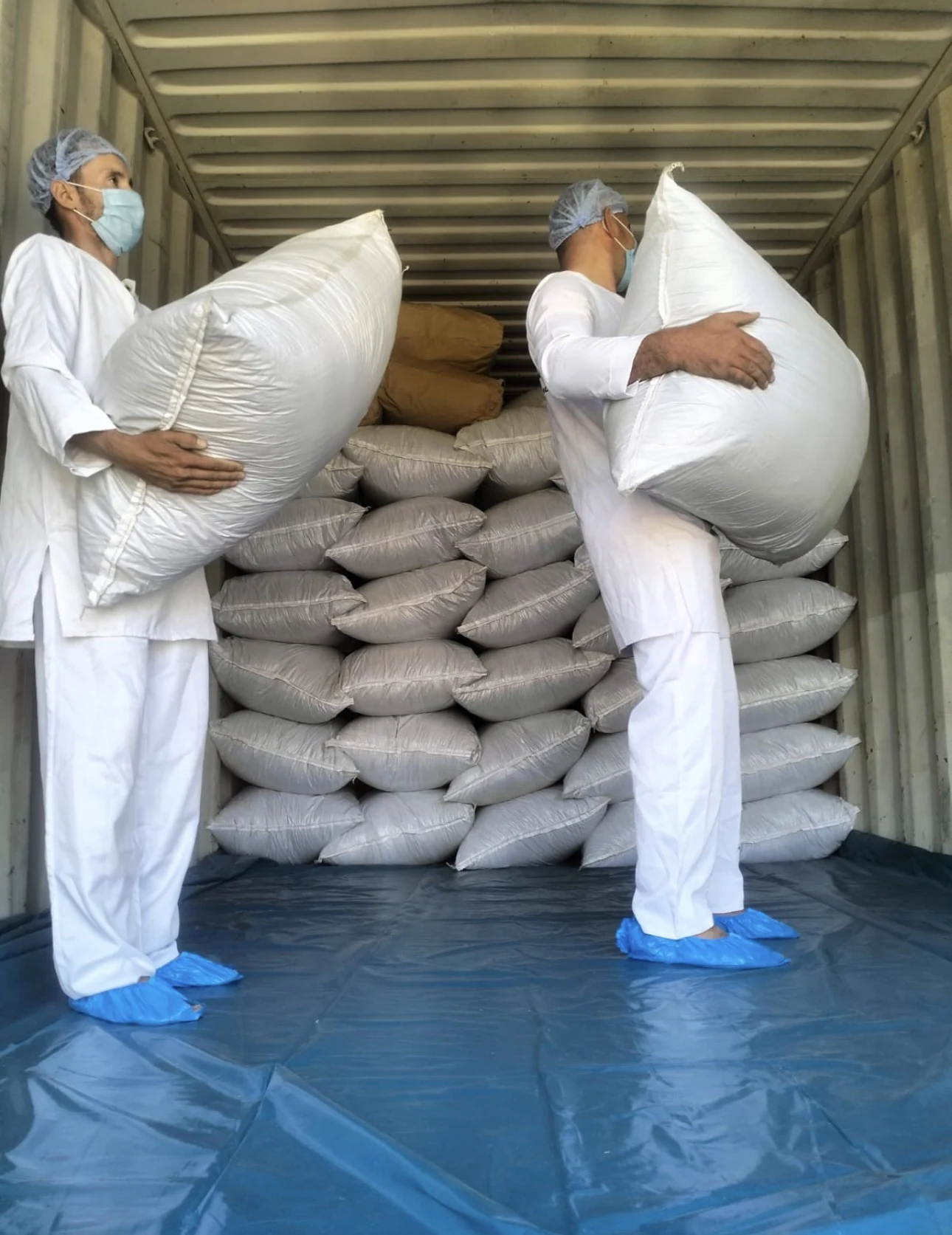 ONIC export team loading bulk botanical ingredients for shipment
